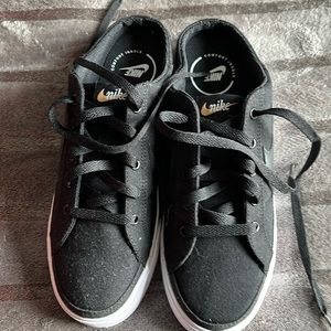 Nike Court Legacy Mule women’s tennis shoe, black, white, size 8.5 women’s